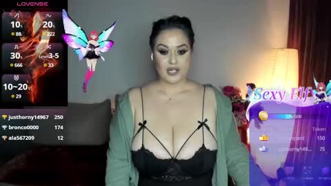 Snapshot of laura_sinner chatting on 01/22/25, 11:32 Laura online show from 01/22/25, 11:32