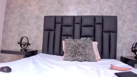 laura online show from 02/05/25, 02:59