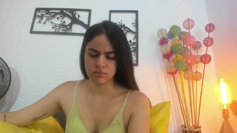 LAURA SOE online show from 01/11/25, 04:36