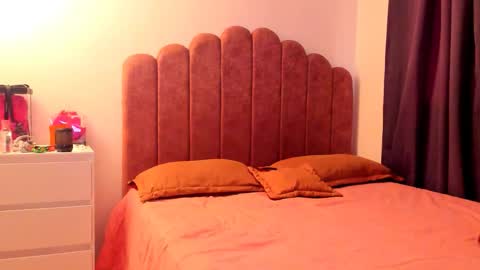 LAURA SOE online show from 10/16/25, 04:08