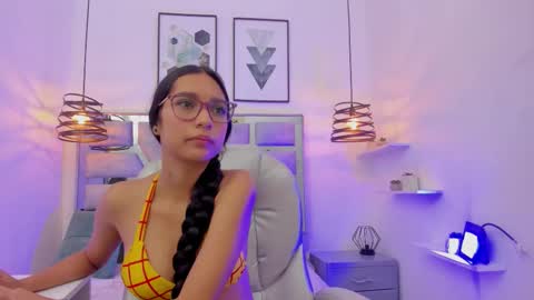 laura stuar online show from 10/31/25, 11:55