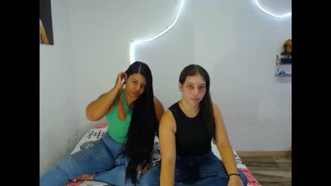 LAURA AND SCARLETT online show from 09/17/25, 05:03