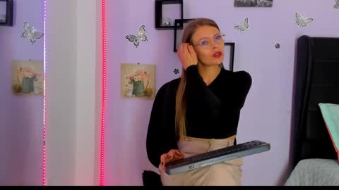 Laura Blue online show from 01/22/25, 02:15