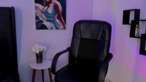 Laura Blue online show from 02/25/25, 06:20