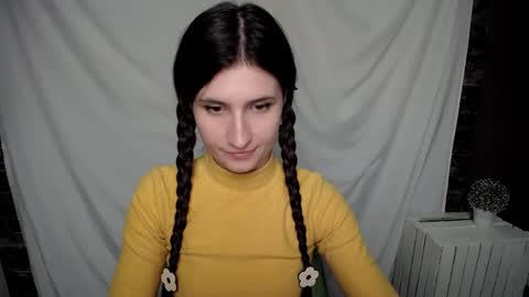 Laura online show from 02/16/25, 08:43