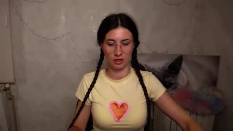 Laura online show from 05/26/26, 07:37