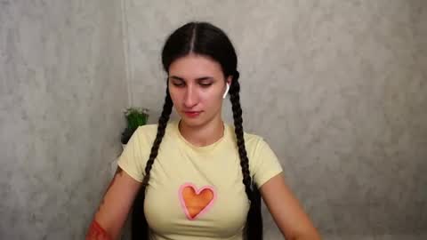 Laura online show from 06/24/26, 11:53