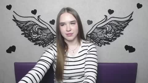 LauraHlot online show from 04/18/26, 06:01