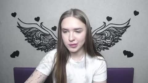 LauraHlot online show from 04/24/26, 05:48
