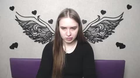 LauraHlot online show from 04/28/26, 05:56