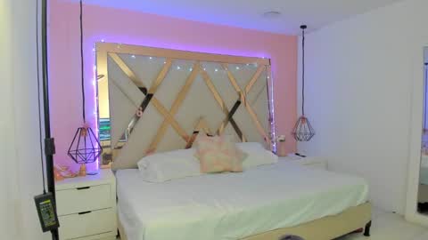 laura  online show from 02/09/26, 08:35