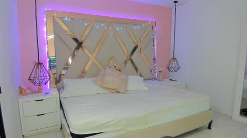 laura  online show from 02/16/26, 08:05