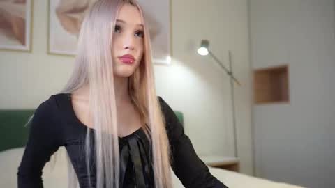 Laura online show from 09/19/25, 08:27