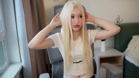 Laura online show from 11/01/25, 07:10