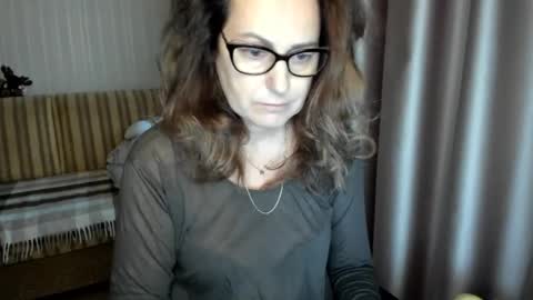 Lauraoven1 online show from 12/17/25, 07:25