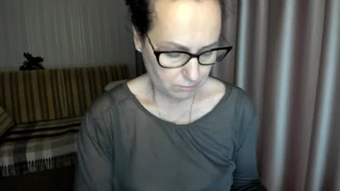 Lauraoven1 online show from 12/21/25, 11:28