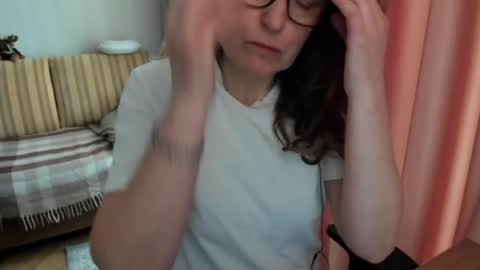 Lauraoven1 online show from 04/02/26, 06:44