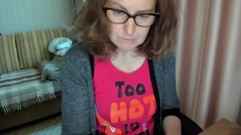 Snapshot of lauraoven1 chatting on 05/16/26, 03:22 Lauraoven1 online show from 05/16/26, 03:22