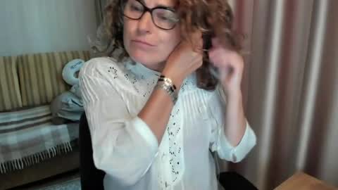 Lauraoven1 online show from 07/12/26, 12:51