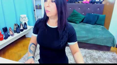 Laura online show from 10/07/25, 03:14