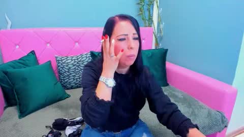 Laura online show from 11/10/25, 04:33