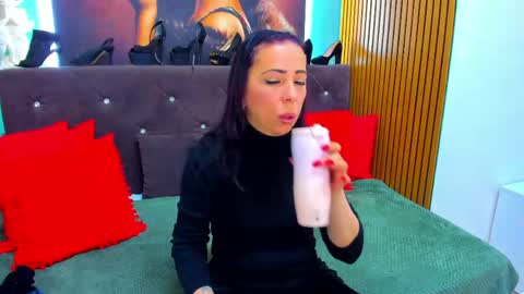 Laura online show from 04/30/26, 03:24