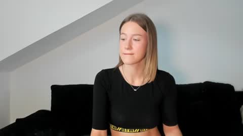 Laura Lara Sommer online show from 07/22/26, 10:18
