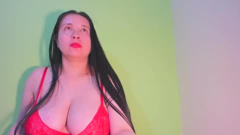 Snapshot of laureen777 chatting on 02/01/25, 03:41 laureen777 online show from 02/01/25, 03:41