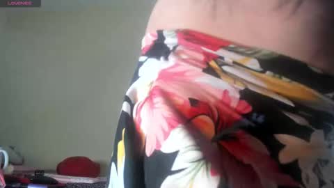 Snapshot of laureen777 chatting on 11/18/25, 02:17 laureen777 online show from 11/18/25, 02:17