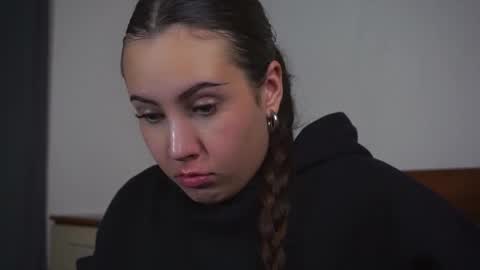 Snapshot of laureencadriel chatting on 11/29/25, 09:12 Monica online show from 11/29/25, 09:12