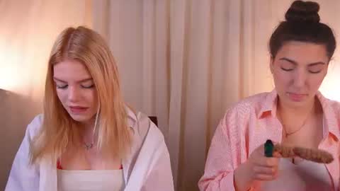 Hello  we are Eva and Lan 3 online show from 07/09/26, 07:45