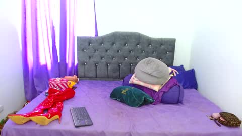 Lauren online show from 11/19/25, 08:42