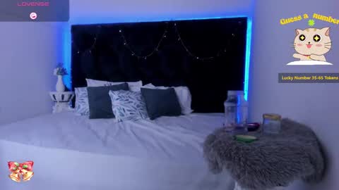 Snapshot of lauren_fit chatting on 02/07/25, 06:13 Lauren online show from 02/07/25, 06:13