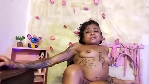 Snapshot of lauren_hills7069 chatting on 01/14/25, 07:17 Lauren online show from 01/14/25, 07:17