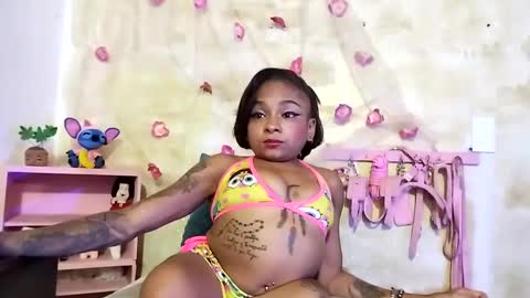 Snapshot of lauren_hills7069 chatting on 01/17/25, 04:39 Lauren online show from 01/17/25, 04:39