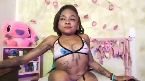 Snapshot of lauren_hills7069 chatting on 02/14/25, 04:47 Lauren online show from 02/14/25, 04:47