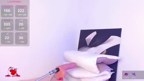 Lauren Gill online show from 11/11/25, 09:04