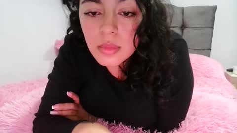 laurenhot94 online show from 12/22/25, 10:40