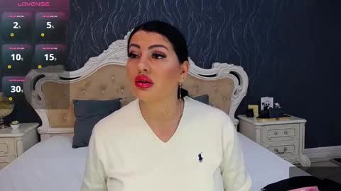 Snapshot of laurenjenssen chatting on 12/29/24, 08:33 Laura online show from 12/29/24, 08:33