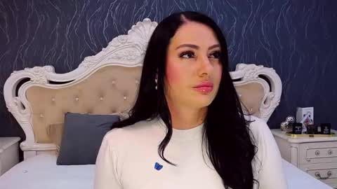 Snapshot of laurenjenssen chatting on 11/04/25, 07:18 Laura online show from 11/04/25, 07:18