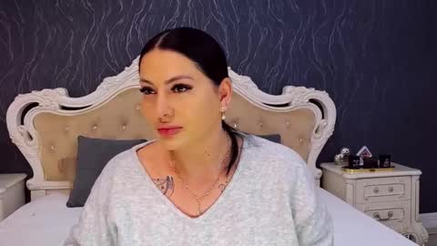 Snapshot of laurenjenssen chatting on 11/06/25, 09:43 Laura online show from 11/06/25, 09:43