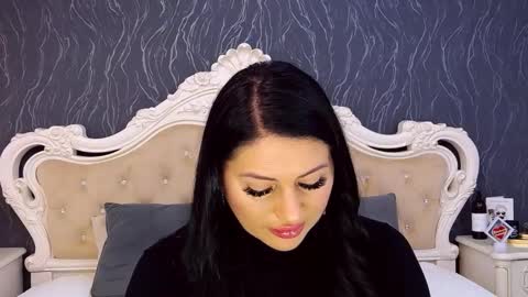 Snapshot of laurenjenssen chatting on 11/23/25, 09:53 Laura online show from 11/23/25, 09:53