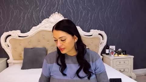 Snapshot of laurenjenssen chatting on 12/01/25, 08:08 Laura online show from 12/01/25, 08:08