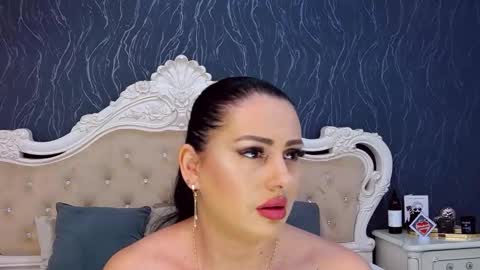 Snapshot of laurenjenssen chatting on 12/03/25, 03:54 Laura online show from 12/03/25, 03:54