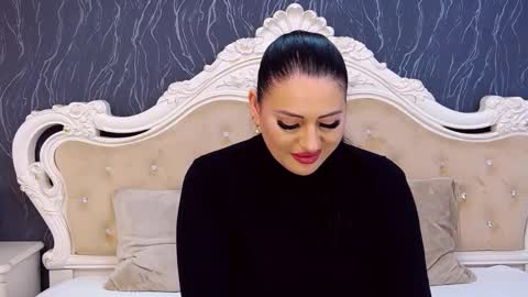 Snapshot of laurenjenssen chatting on 12/16/25, 05:51 Laura online show from 12/16/25, 05:51