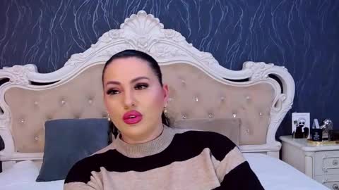 Snapshot of laurenjenssen chatting on 02/06/26, 04:43 Laura online show from 02/06/26, 04:43