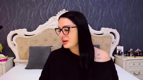 Snapshot of laurenjenssen chatting on 02/16/26, 04:25 Laura online show from 02/16/26, 04:25