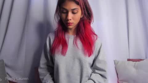 Snapshot of laurenn__1 chatting on 10/08/25, 08:17 Lauren online show from 10/08/25, 08:17