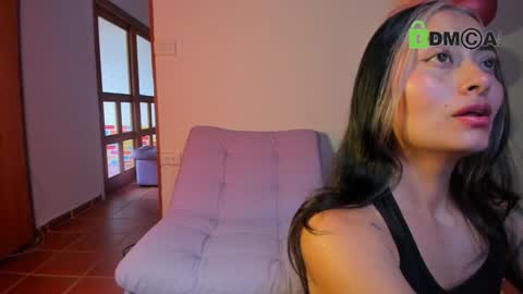 Snapshot of laurent_a chatting on 12/19/24, 08:55 Lucie online show from 12/19/24, 08:55