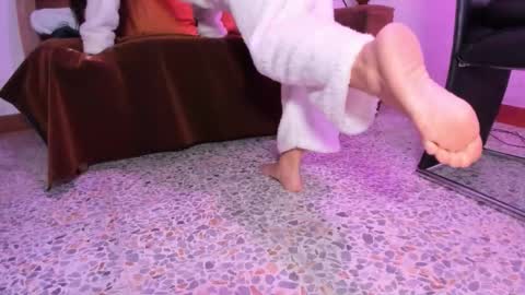 Snapshot of laurent_a chatting on 10/27/25, 08:02 Lucie online show from 10/27/25, 08:02